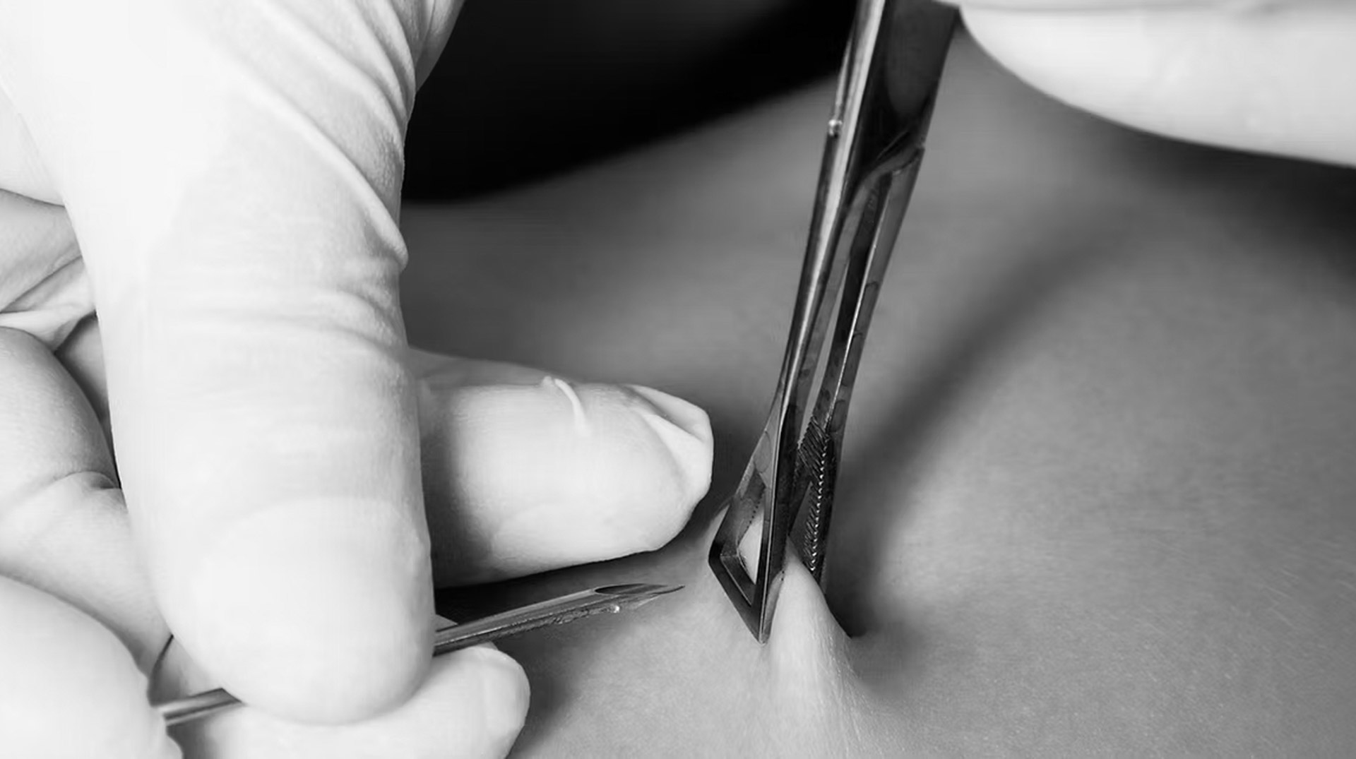BLVCK ART TATTOO Hero Piercing